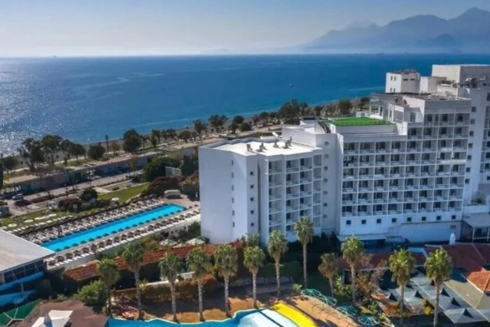 В Анталії влада може закрити більше тисячі готелів через одне порушення