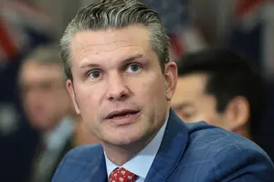 У найближчому оточенні міністра оборони панує розлад, зростає недовіра серед державних службовців і вищих військових