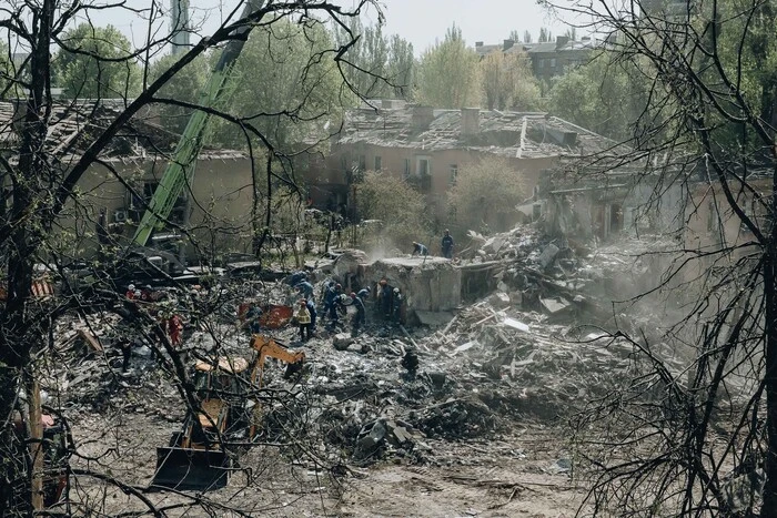 Внаслідок нічної атаки РФ у Києві пошкоджено 25 будинків, школа та садочок