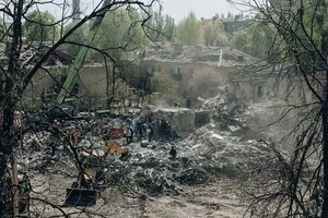 Внаслідок нічної атаки РФ у Києві пошкоджено 25 будинків, школа та садочок