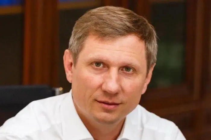 Нардеп Шахов, якого розшукує НАБУ, живе в елітних апартаментах у Дубаї – розслідування