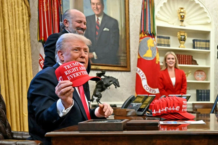 В онлайн-магазині Трампа продають товари з написом «Trump 2028»