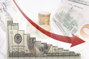 Зниження курсу долара викликає тривогу щодо прибутків корпорацій