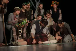 У Дніпрі студенти зіграли виставу в пам’ять про 17-річну Вероніку Карячку, яку вбила РФ