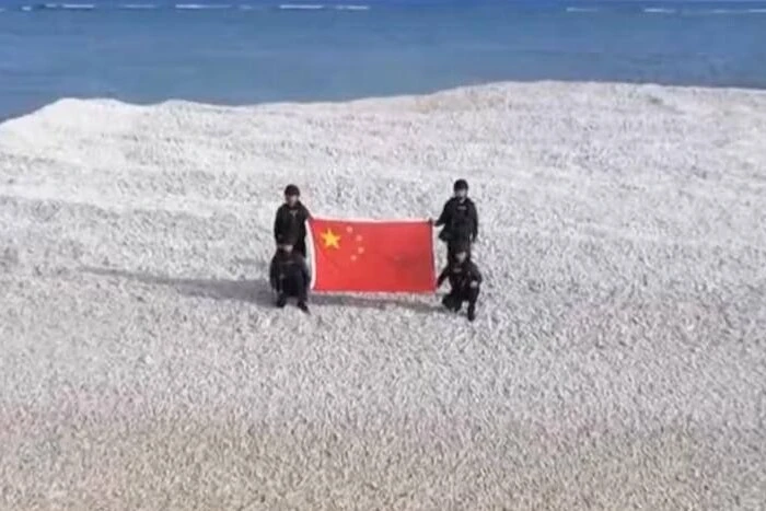 Китай захопив безлюдний острів біля воєнної бази Філліпін