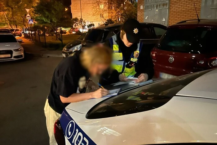 Поліція оштрафувала матір школяра, який слухав російську музику та нагрубив жінці