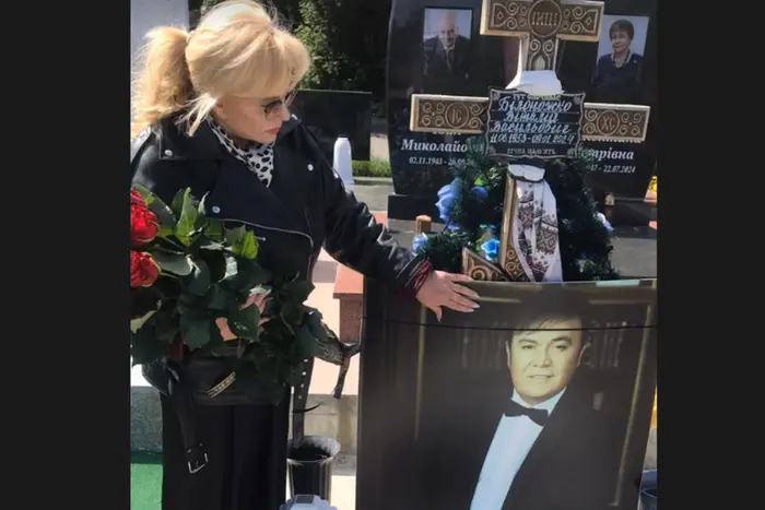 Світлана Білоножко провідала могилу чоловіка (фото)