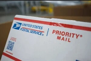 Поштова служба США пішла на співпрацю з правоохоронними органами, щоби зміцнити свої позиції в очах президента Трампа