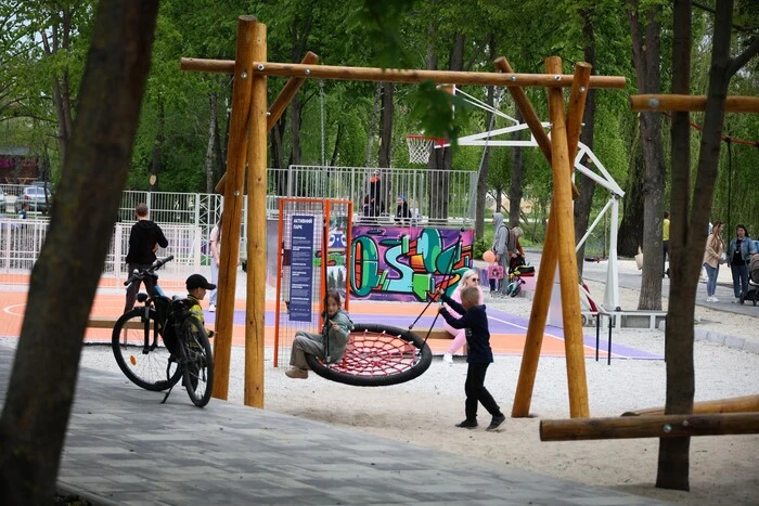 У Бородянці триває облаштування нового урбан-парку (фото)