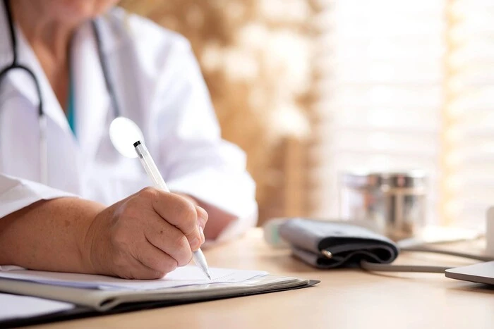 Дідусь та батько виявилися мільйонерами... Голова лікарської комісії пояснила в декларації, звідки в неї стільки грошей