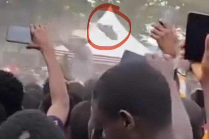 У президента Кенії поцілили черевиком під час виступу