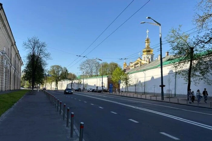 Робота пасажирського транспорту на вул. Лаврській тимчасово змінена