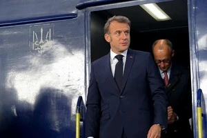 Еммануель Макрон прибув з візитом до Києва