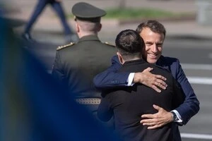 Макрон: Зараз необхідне припинення вогню, щоб можна було почати переговори