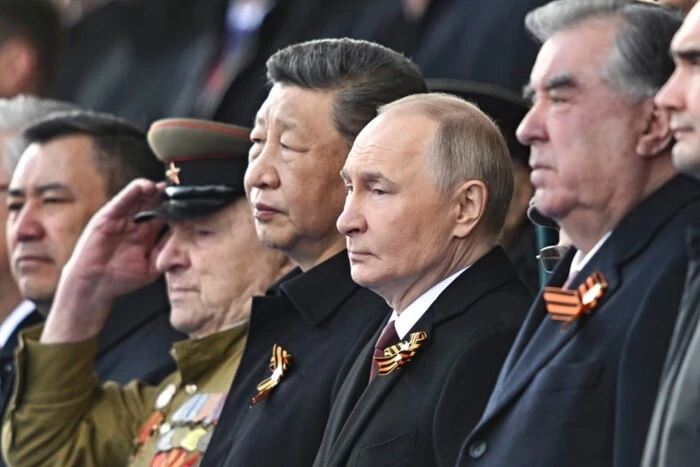 Кого Путін забув запросити на парад