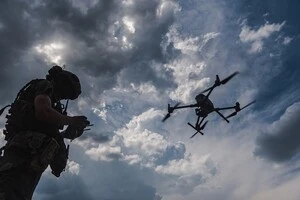Оператори дронів ліквідували замаскованих росіян 