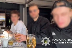 Поліція Києва знайшла «блогерів», які напідпитку хизувалися зброєю у прямому ефірі 