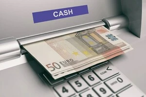 Іспанія змінює правила видачі готівки 