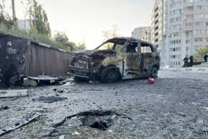 Росіяни спеціально викочують старі автомобілі з гаражів під обстріли