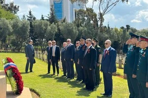 Генерал у повідомленні посольства не згадується на ім'я, проте позначений як «керівник групи російських військових спеціалістів в Алжирі»