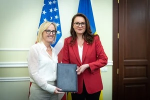 Свириденко передала ноту тимчасовій повіреній у справах США в Україні Джулі Девіс