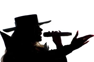 Іспанка доповнила образ капелюхом, що українцям нагадало образ Клавдії Петрівни