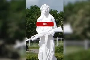 «Оголена жінка з автоматом – позорище». У Кременчуці розгорівся скандал через скульптуру