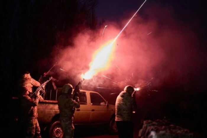 Київ та область атакують ворожі дрони, працює ППО