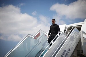 Фраза «Я тут» стала своєрідним символом присутності та рішучості Зеленського у знакові моменти для подальшої долі України