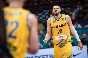 У складі каліфорнійського клубу українець провів 10 матчів у регулярному чемпіонаті НБА