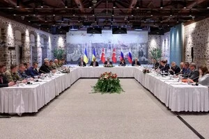 Російська сторона намагається створити асоціації між нинішніми переговорами і подіями 2022 року