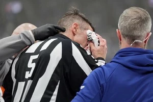 Руні є першим американцем, який відпрацював 1500 ігор у НХЛ