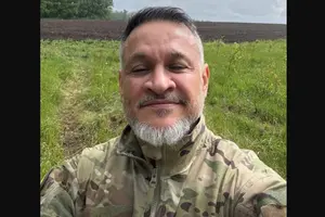 Кухар Ектор Хіменес-Браво показався у військовій формі