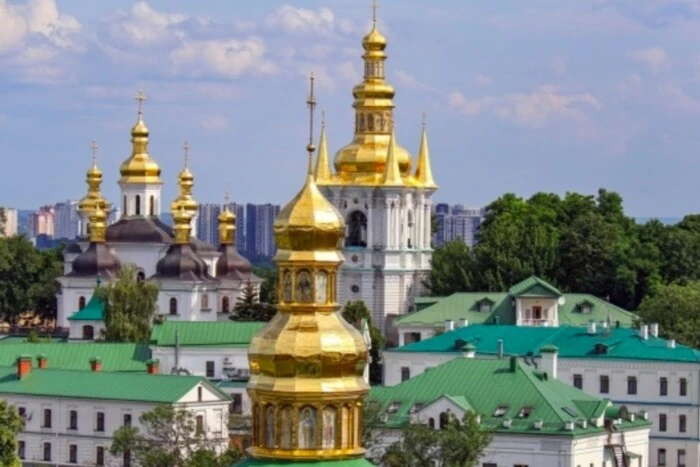 Десятки монахів Московського патріархату прописані в Лаврі