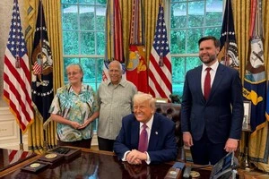 Брат Папи Римського з дружиною провели зустріч з Трампом і Венсом у Білому домі