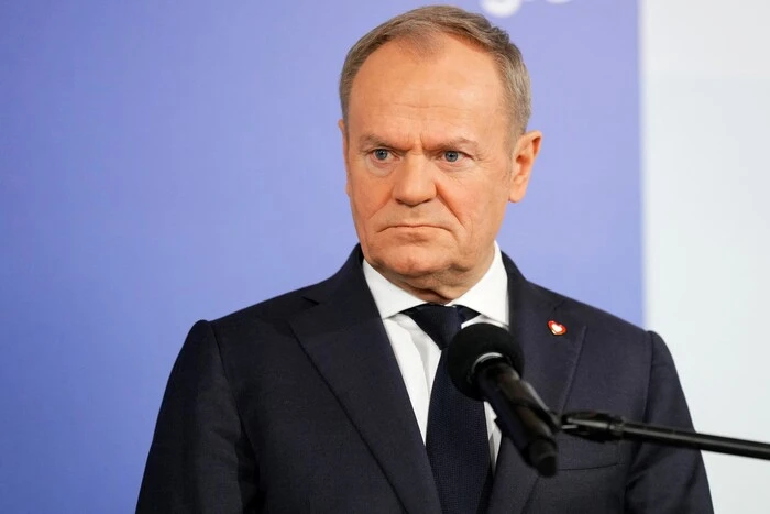 Туск заявив про «підозрілі маневри» корабля РФ біля Польщі