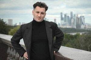 Після повномасштабного вторгнення продюсер втік до Росії