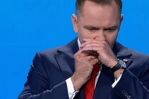 Кандидат у президенти Польщі втрапив у скандал через незвичайний жест на дебатах