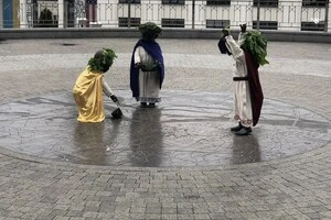 Малюки-засновники Києва до Дня міста переодяглись у нове вбрання (фото)