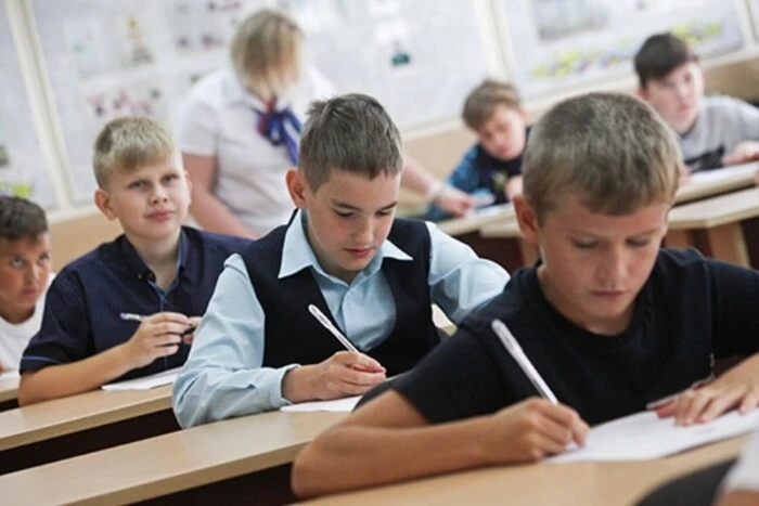 Росія прибрала зі шкільних підручників згадки про Україну та Європу