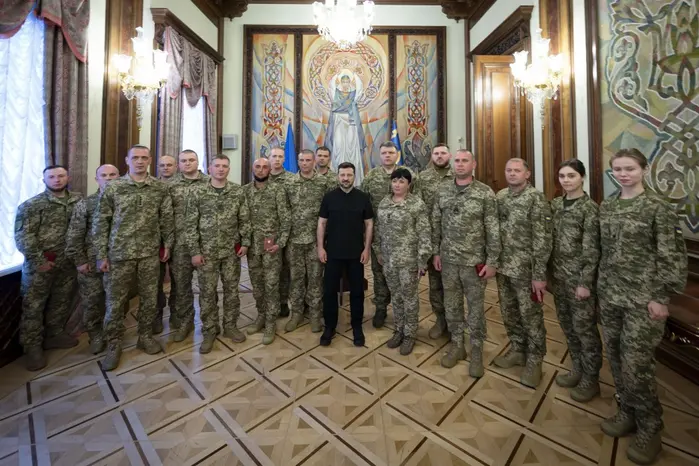 Президент відзначив державними нагородами воїнів Держспецзвʼязку (відео)