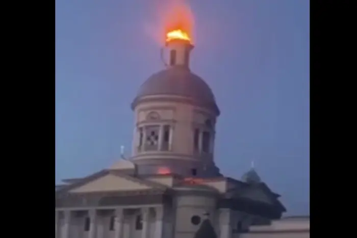 Росіяни скаржаться на дрон, який знищив купол собору