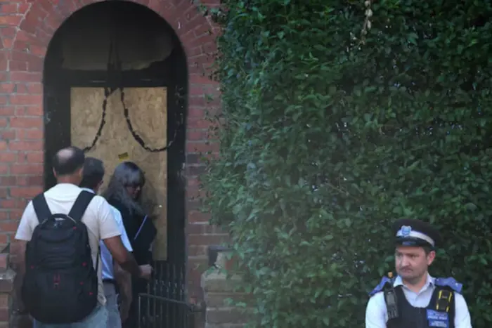 Росія висміяла підозри у причетності до підпалів квартир прем’єра Британії