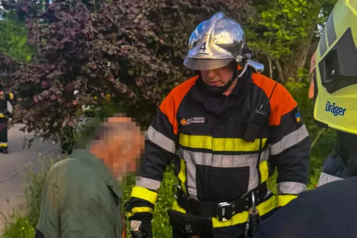 75-річний вінничанин дивом вижив після падіння в колодязь