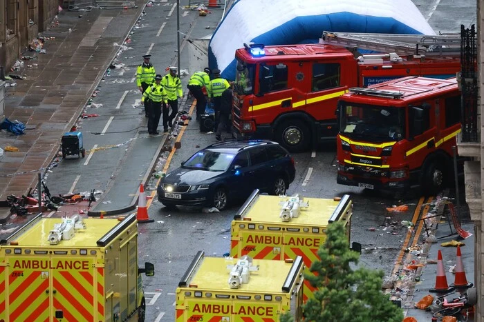 Наїзд на вболівальників у Ліверпулі, вибухи в Росії: головне за ніч