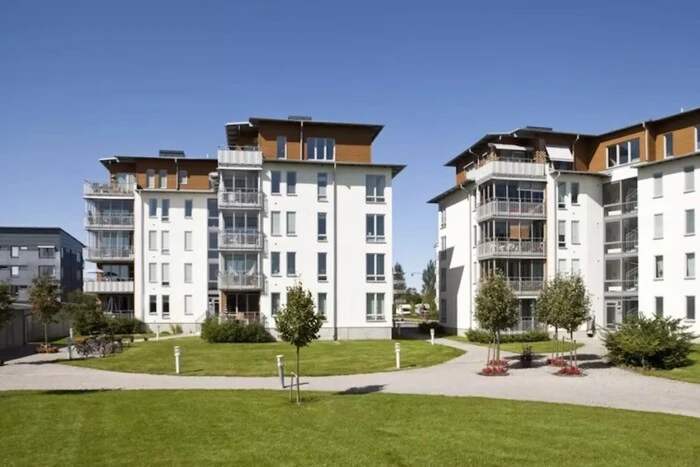 Українці масово купують житло в одній країні за готівку