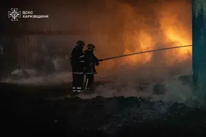 Нічна атака на Харківщину: виникли масштабні пожежі, є загиблі та поранені