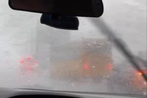 Злива, яка накрила столицю, паралізувала рух громадського транспорту