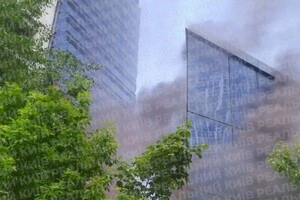 Дим від пожежі огорнув Берестейський проспект столиці