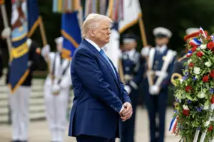 Американський лідер вважає, що через тарифи США економіка Піднебесної була на межі кризи